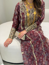 Load image into Gallery viewer, T 100
